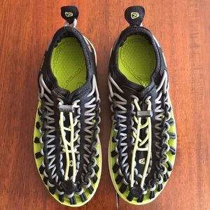 Keen Uneek Water Shoes/Sandals Girl/Boy size2